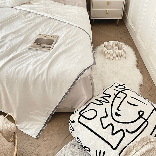 Lera Floor Round Pouffe - HomeCozify