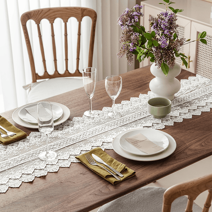 Aretha Lace Table Runner - HomeCozify