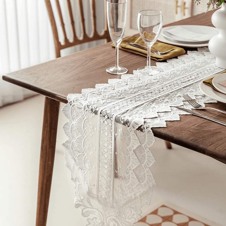 Aretha Lace Table Runner - HomeCozify