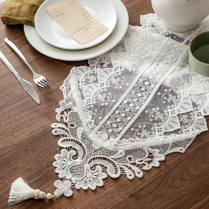 Aretha Lace Table Runner - HomeCozify