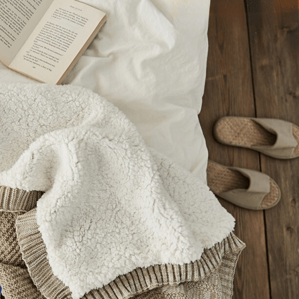 Balint Lamb Wool Blanket - HomeCozify