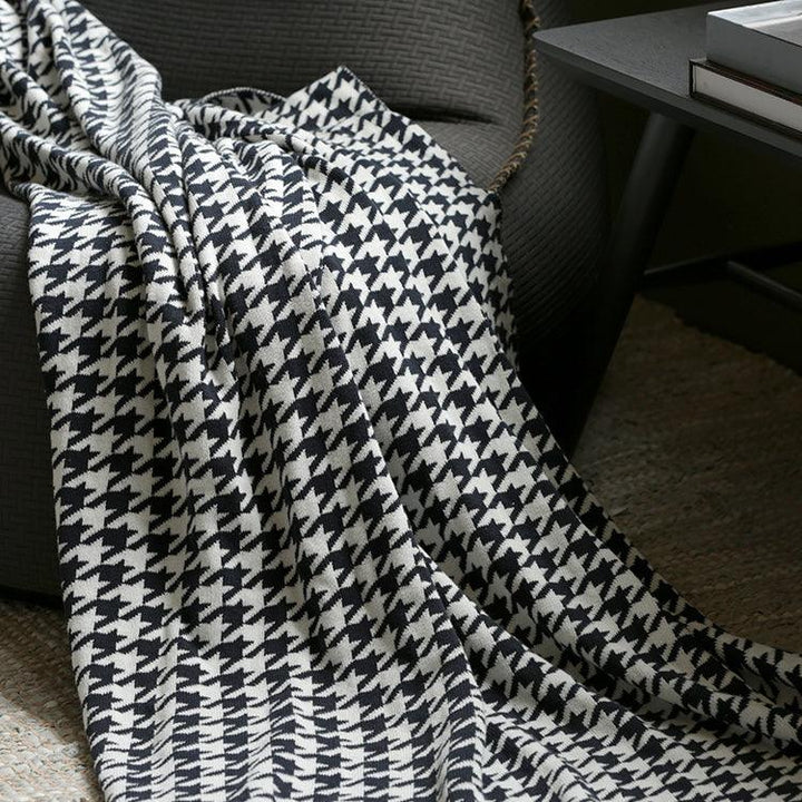 Natalka Houndstooth Blanket - HomeCozify