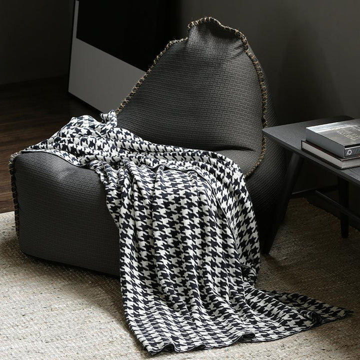 Natalka Houndstooth Blanket - HomeCozify