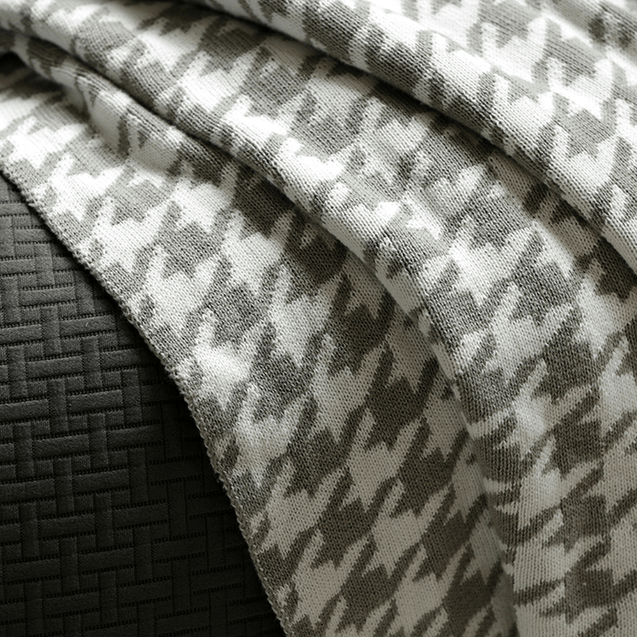 Natalka Houndstooth Blanket - HomeCozify