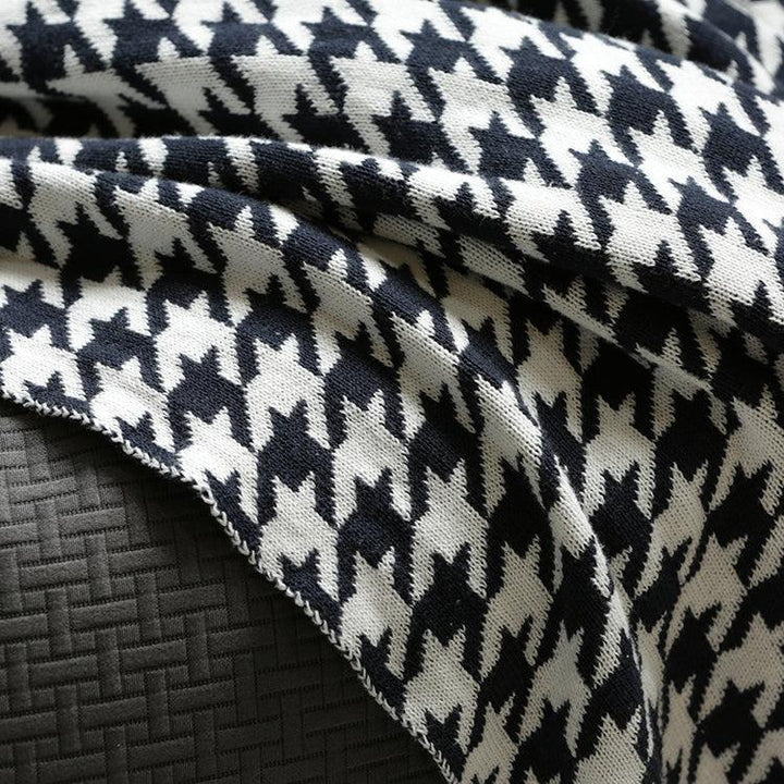 Natalka Houndstooth Blanket - HomeCozify